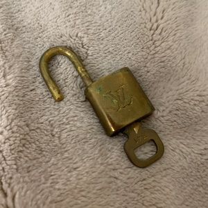 Pre-loved LV Lock & Key Set 341